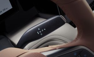 Cần số BYD M9 được tích hợp sau vô lăng